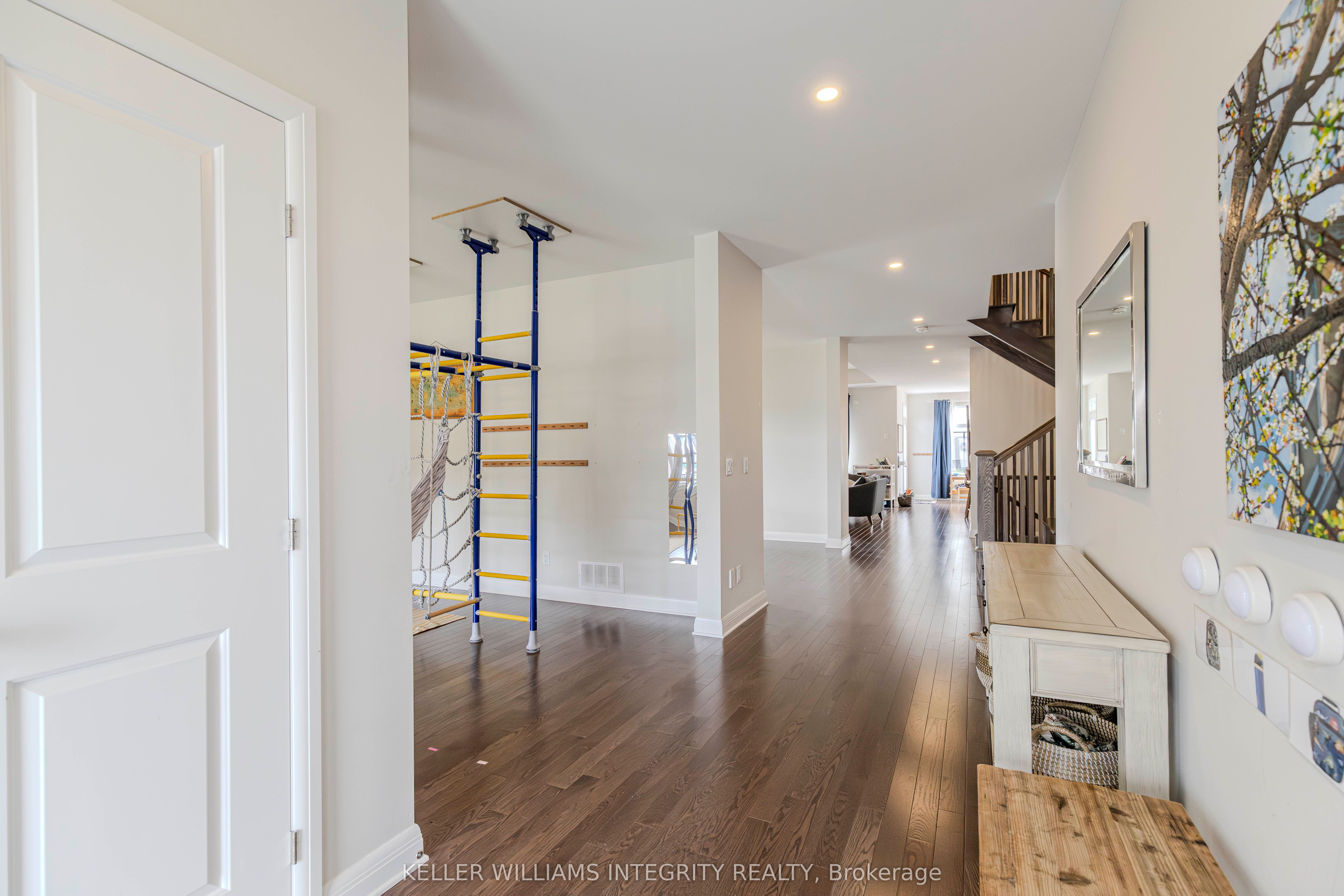 131 Escarpment Cres Property Photo 6