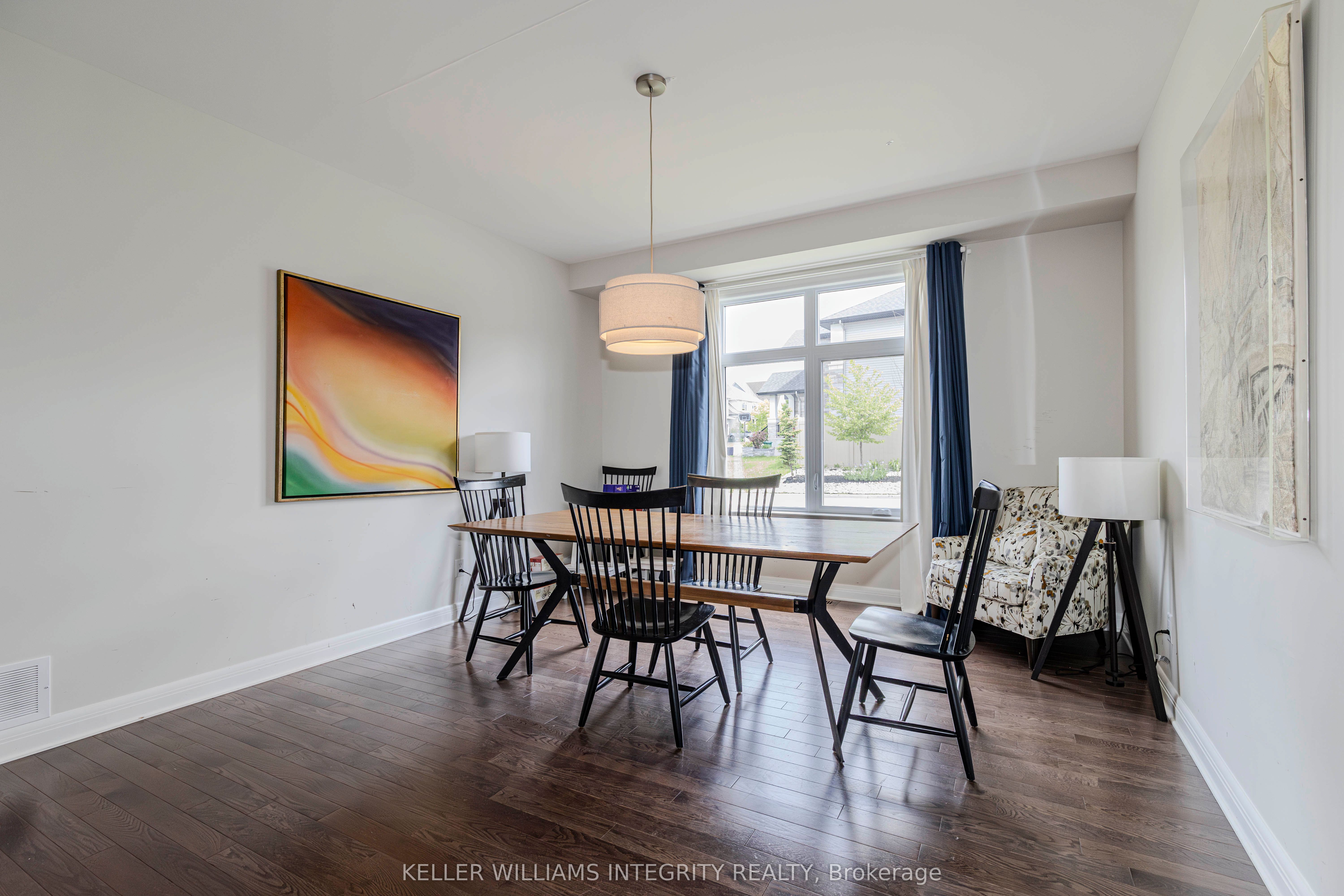 131 Escarpment Cres Property Photo 8