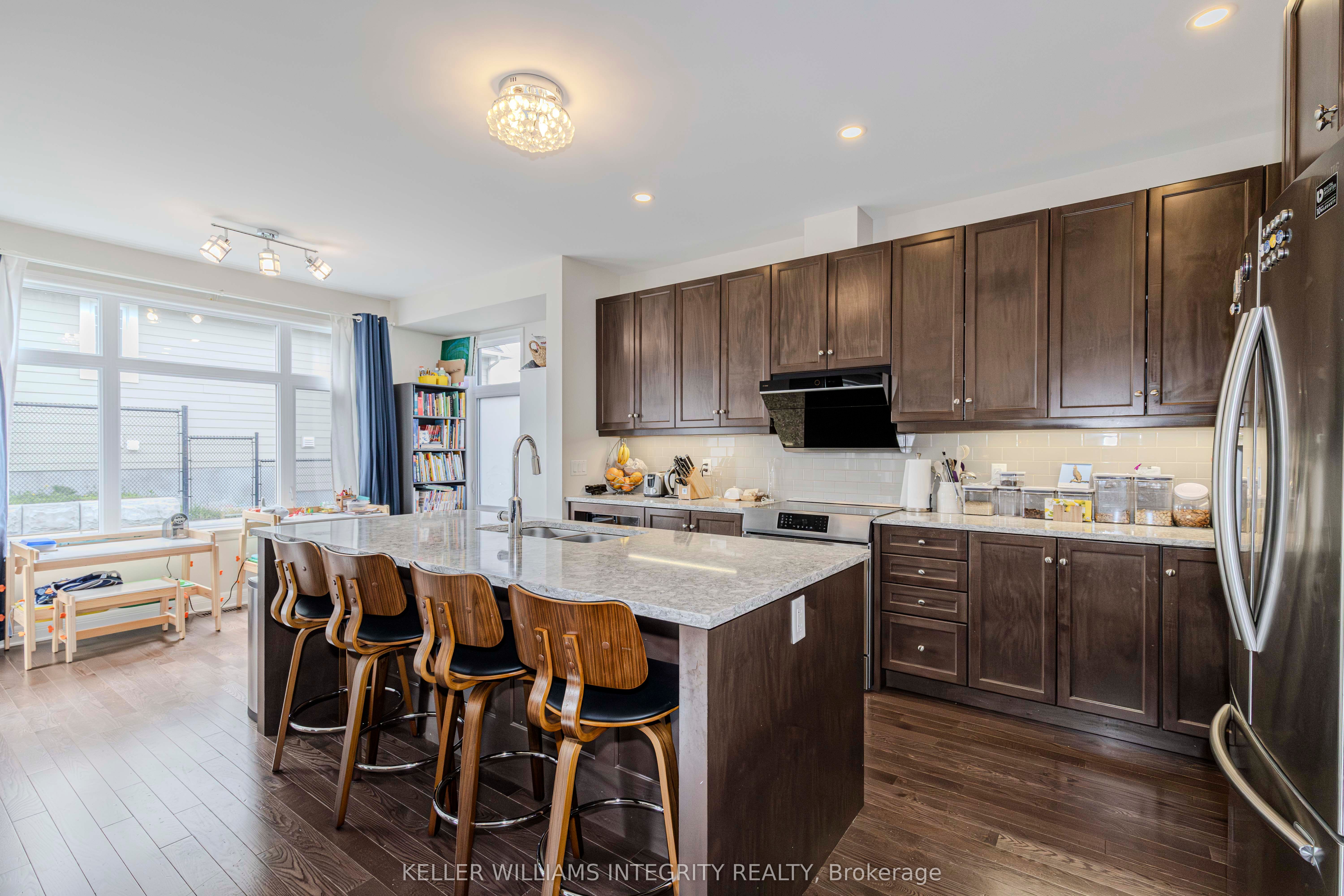 131 Escarpment Cres Property Photo 12
