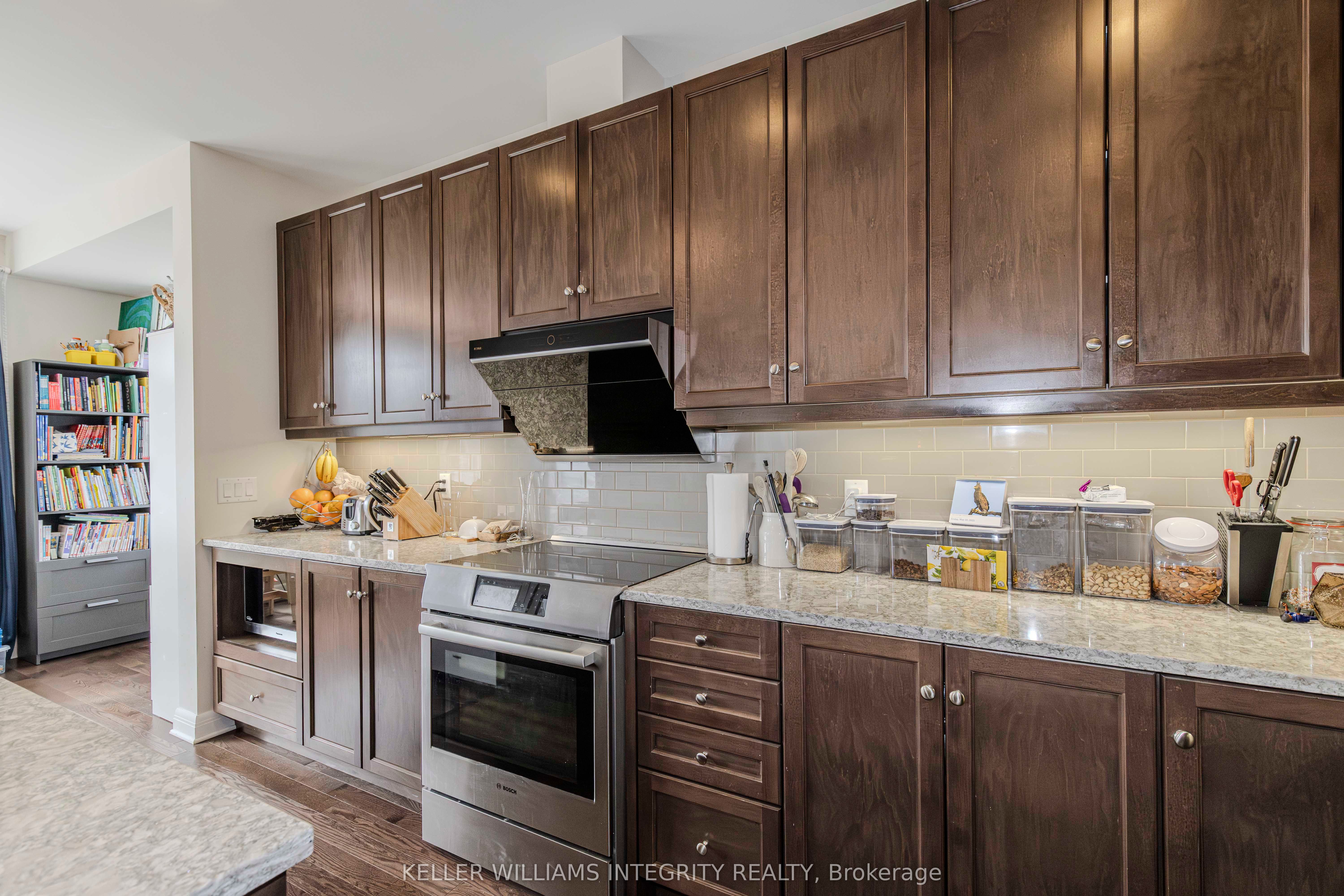 131 Escarpment Cres Property Photo 14