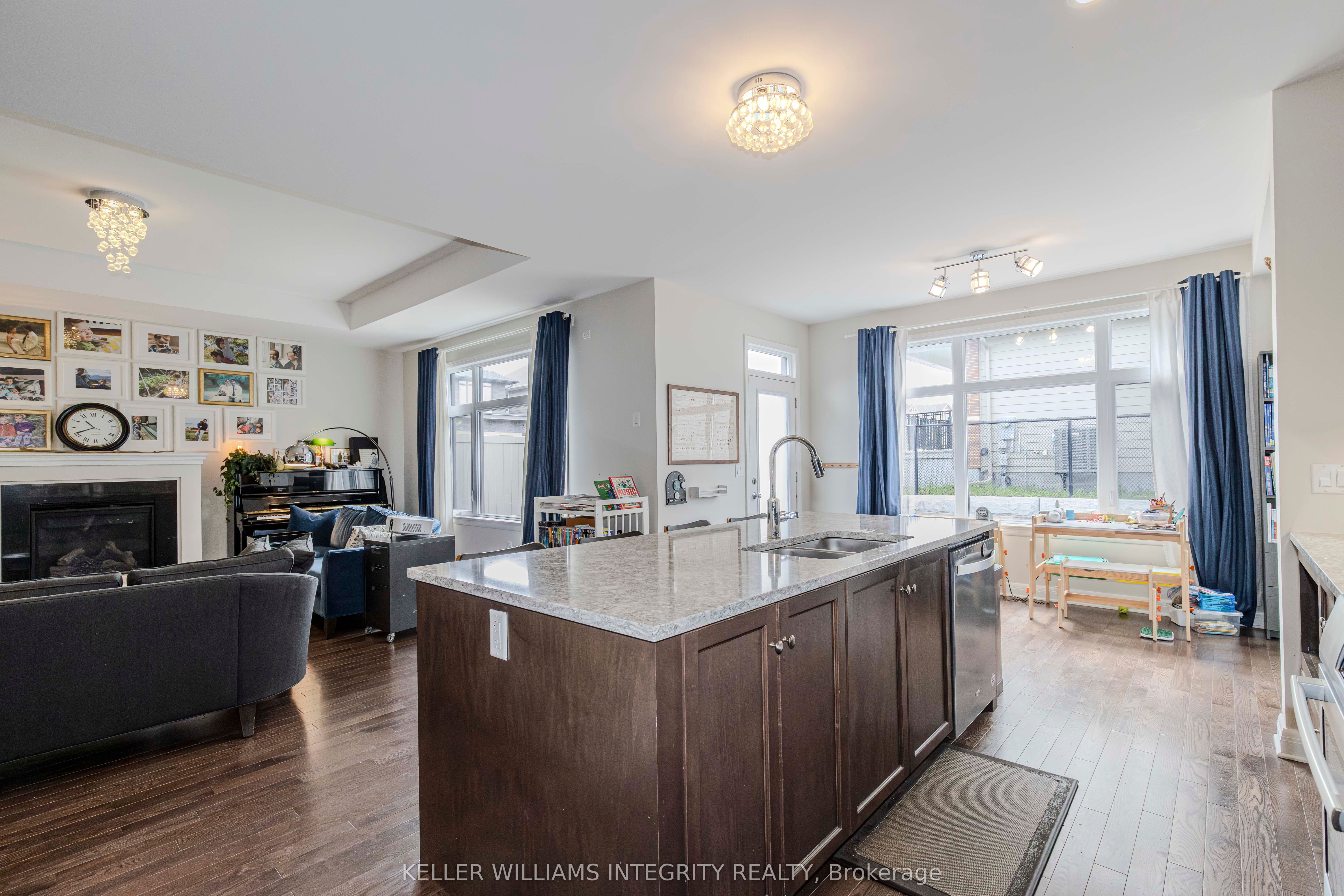 131 Escarpment Cres Property Photo 15