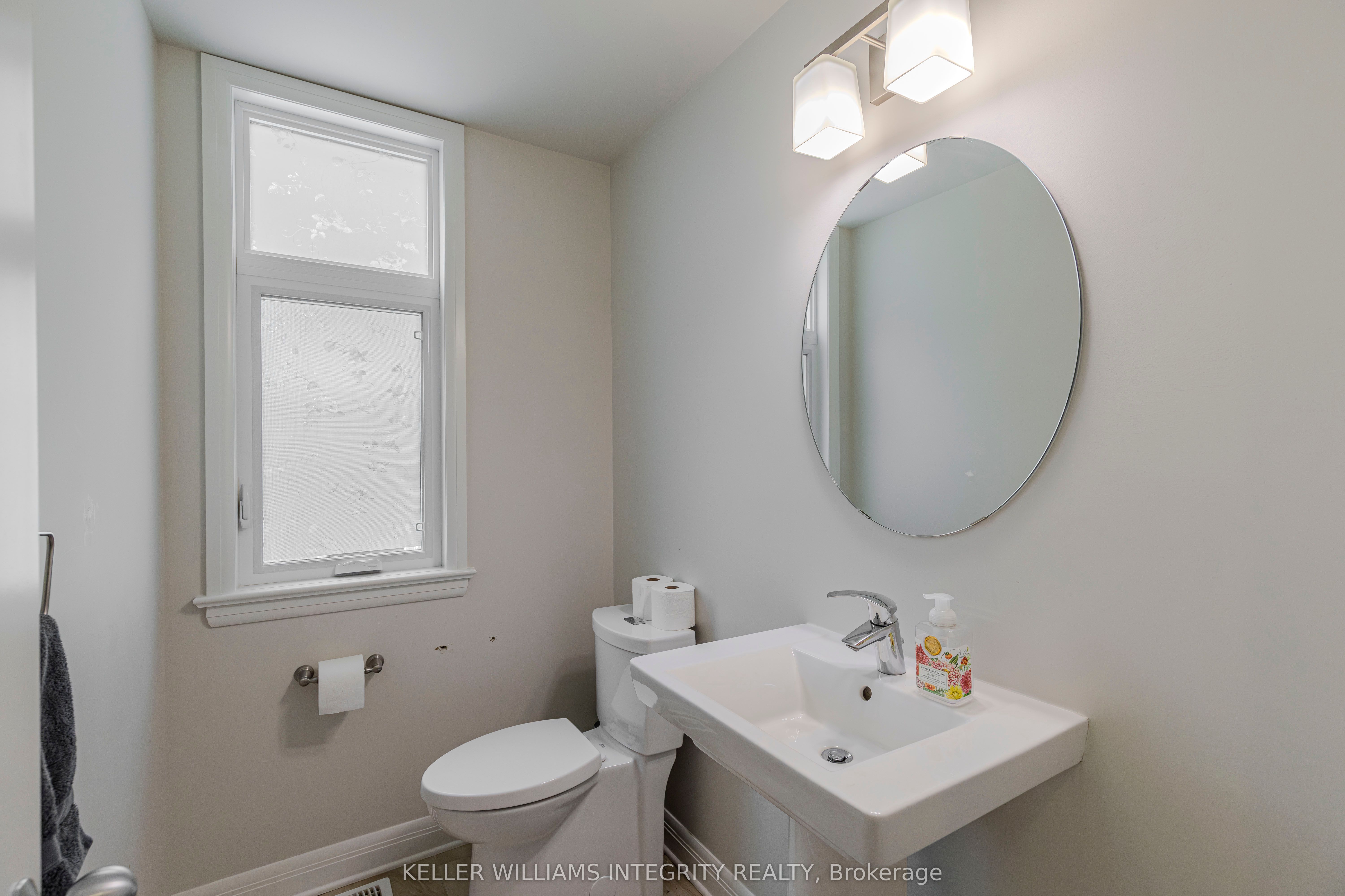 131 Escarpment Cres Property Photo 18