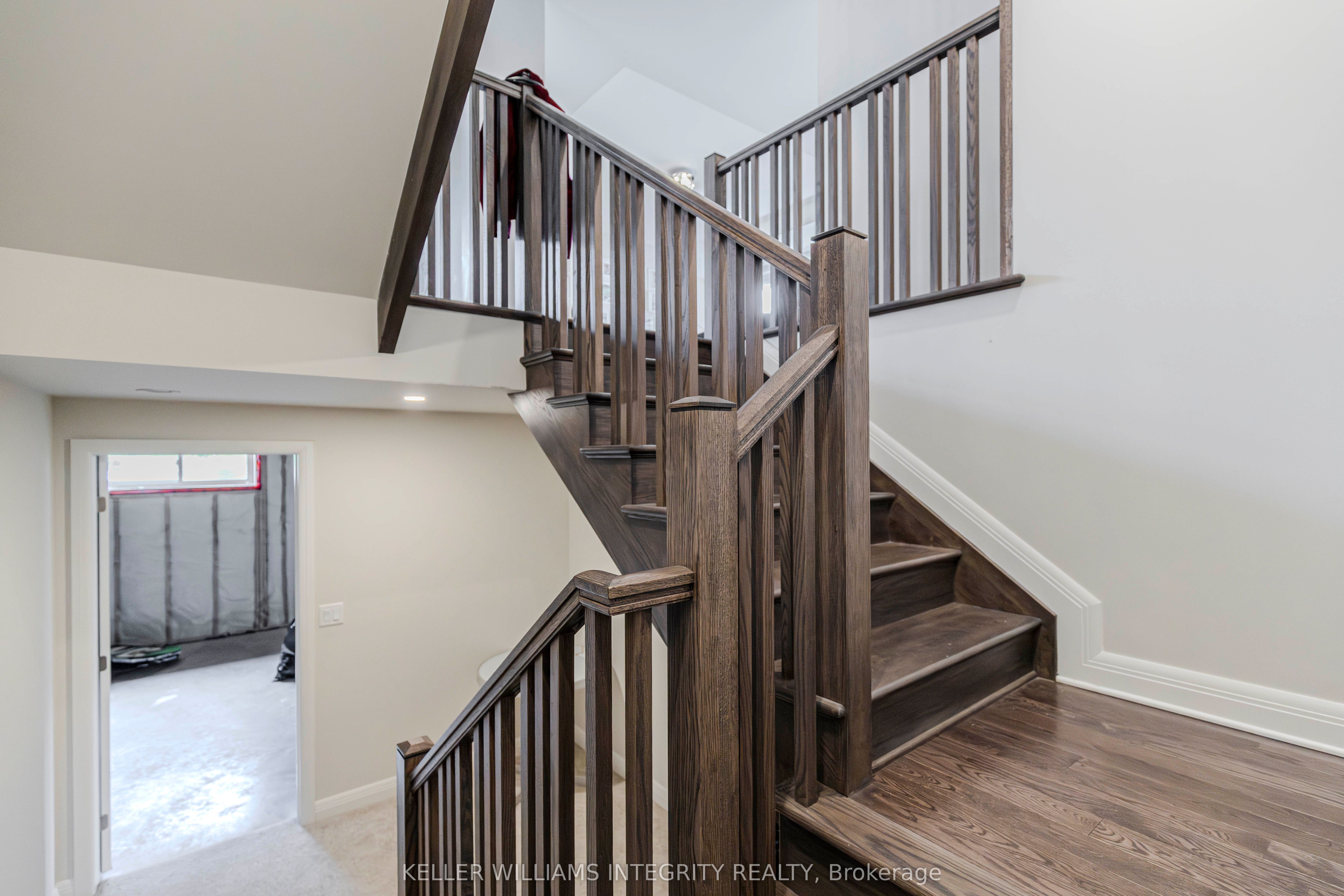 131 Escarpment Cres Property Photo 32
