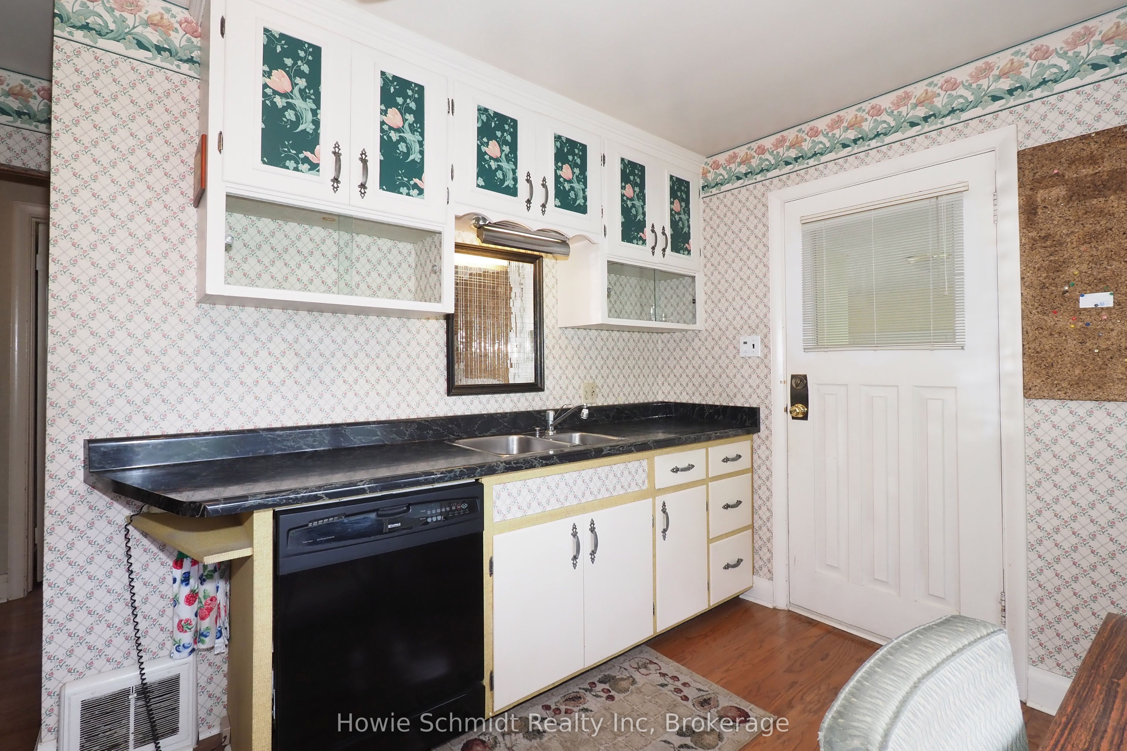 2341 Snyders Rd E Property Photo 16