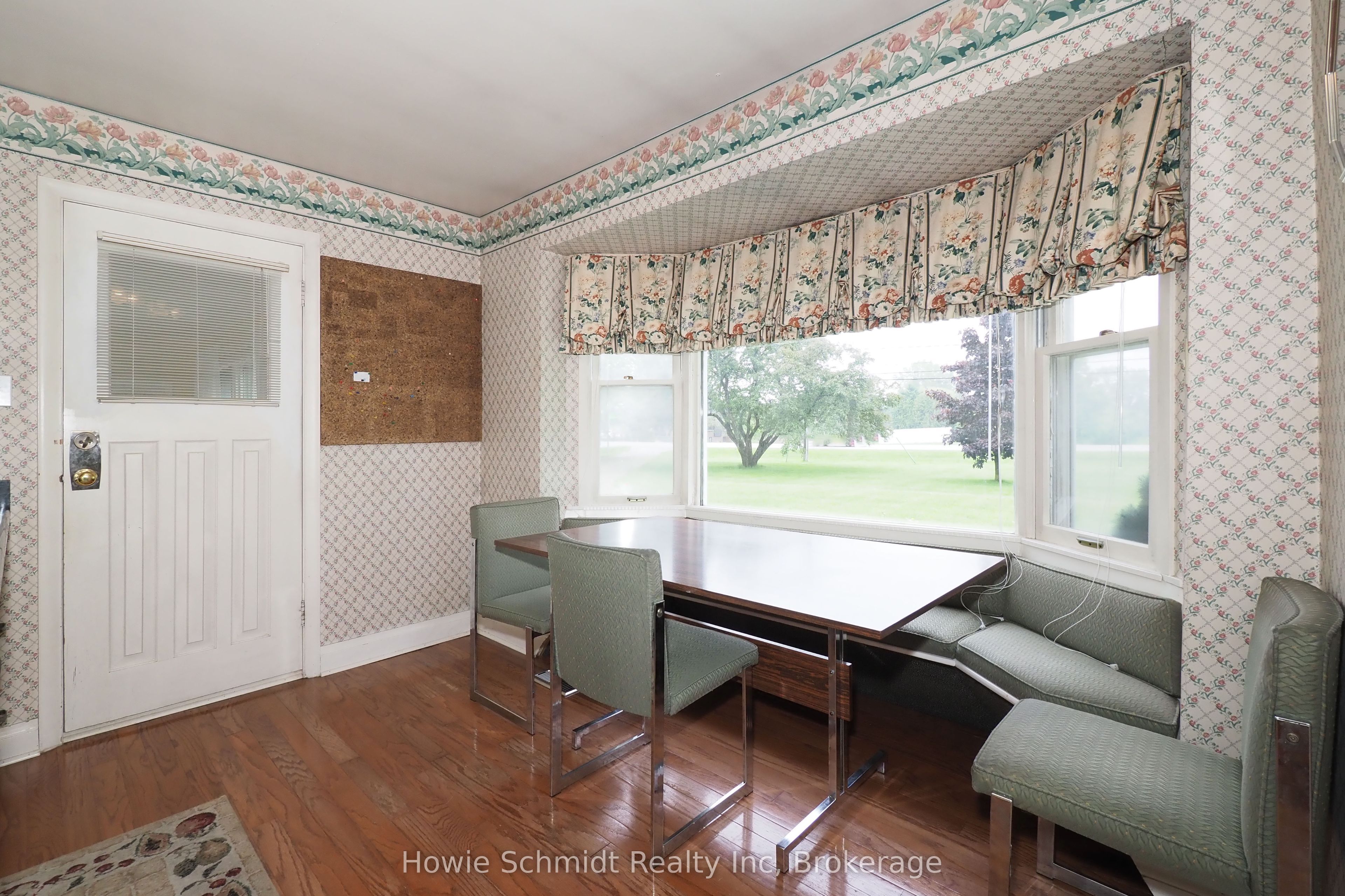 2341 Snyders Rd E Property Photo 17