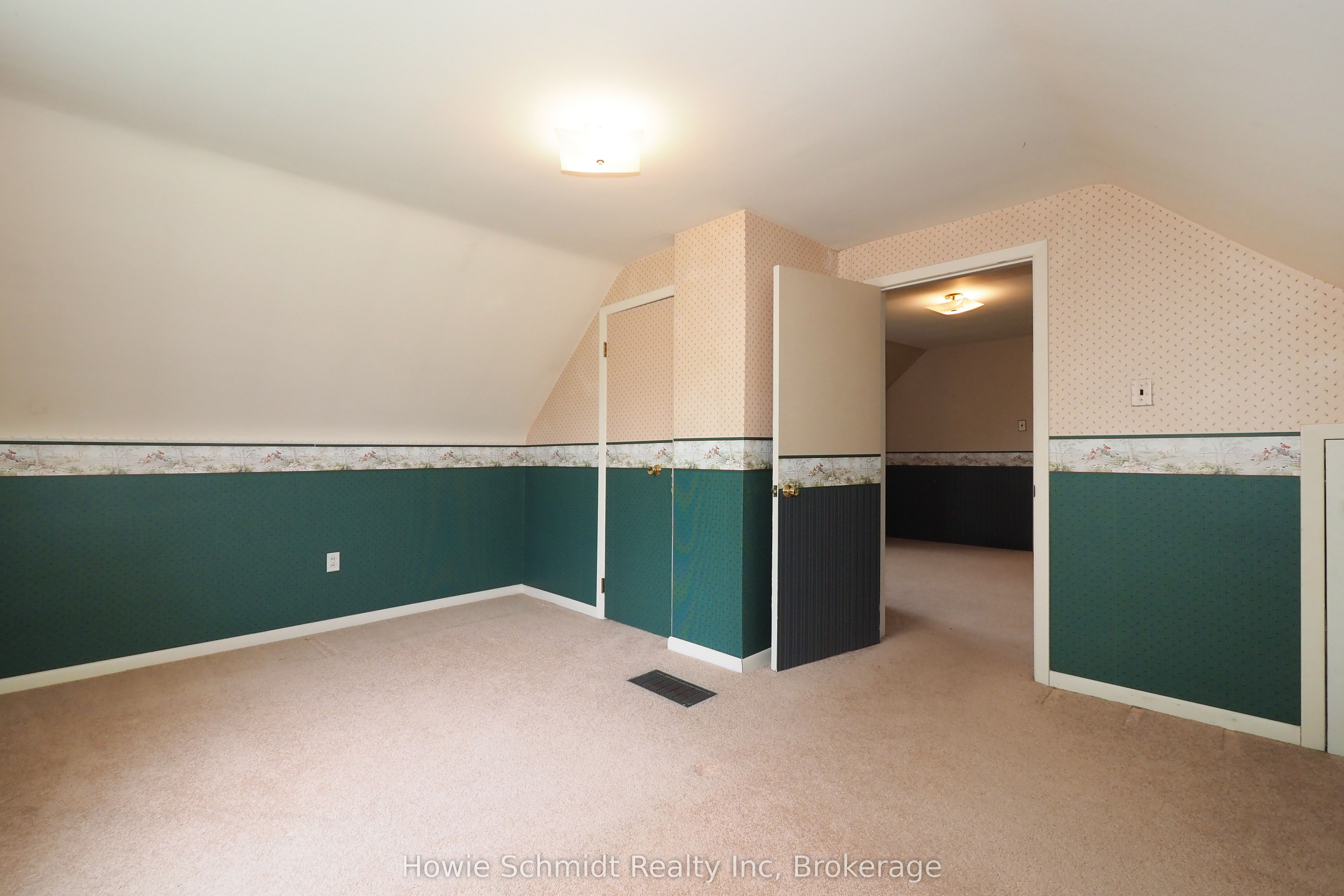 2341 Snyders Rd E Property Photo 31