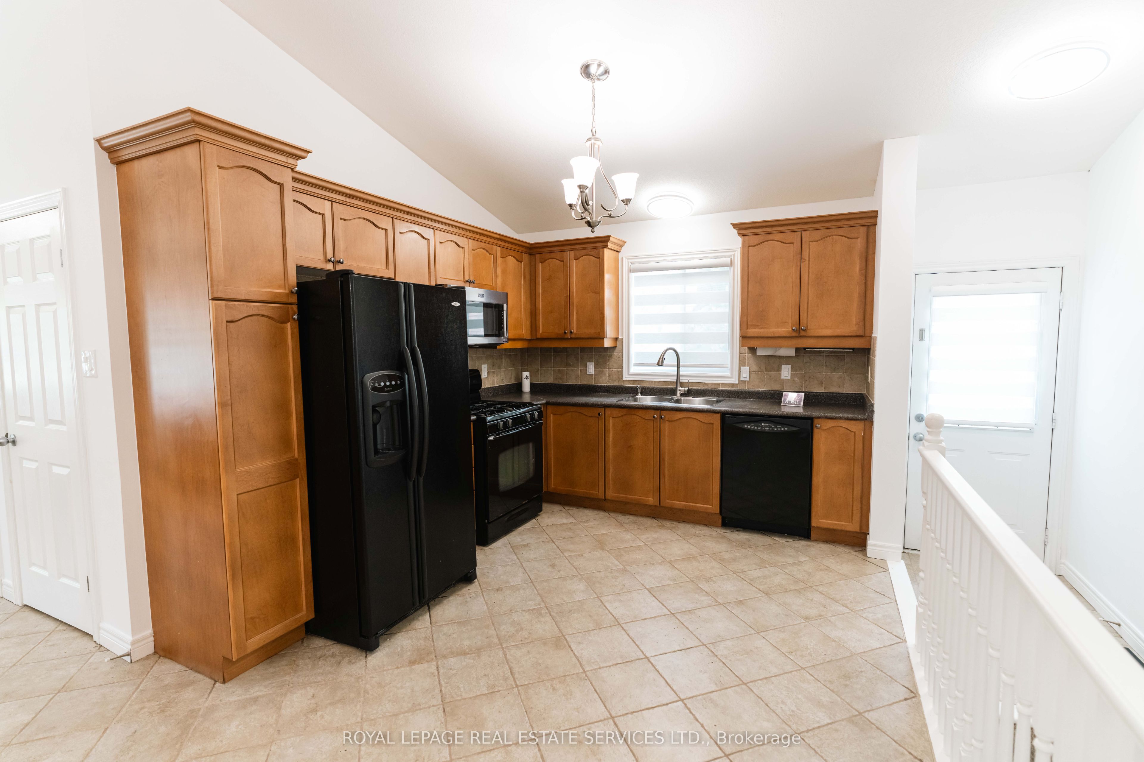 837 Upper Ottawa Street Property Photo 25