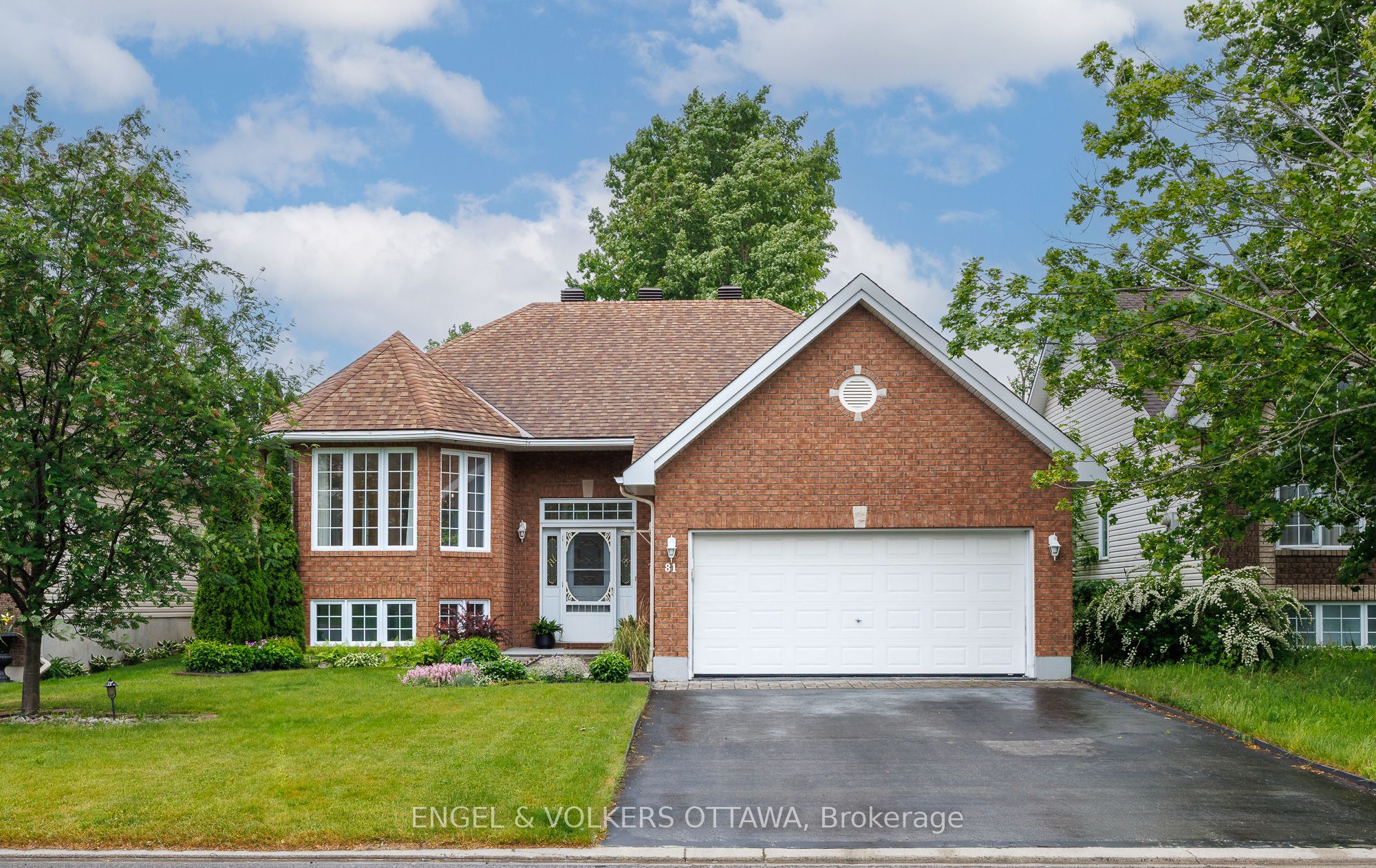 81 Lloydalex Crescent Property Photo 1