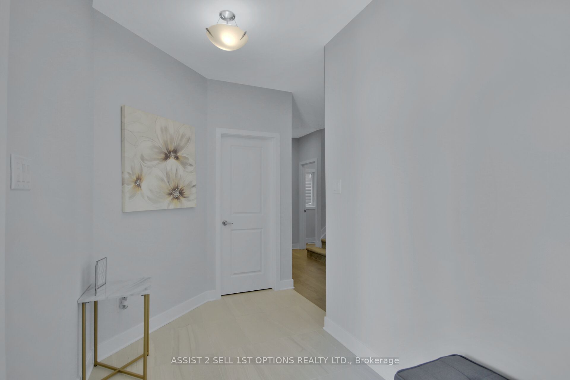 306 Whitham Cres Property Photo 3