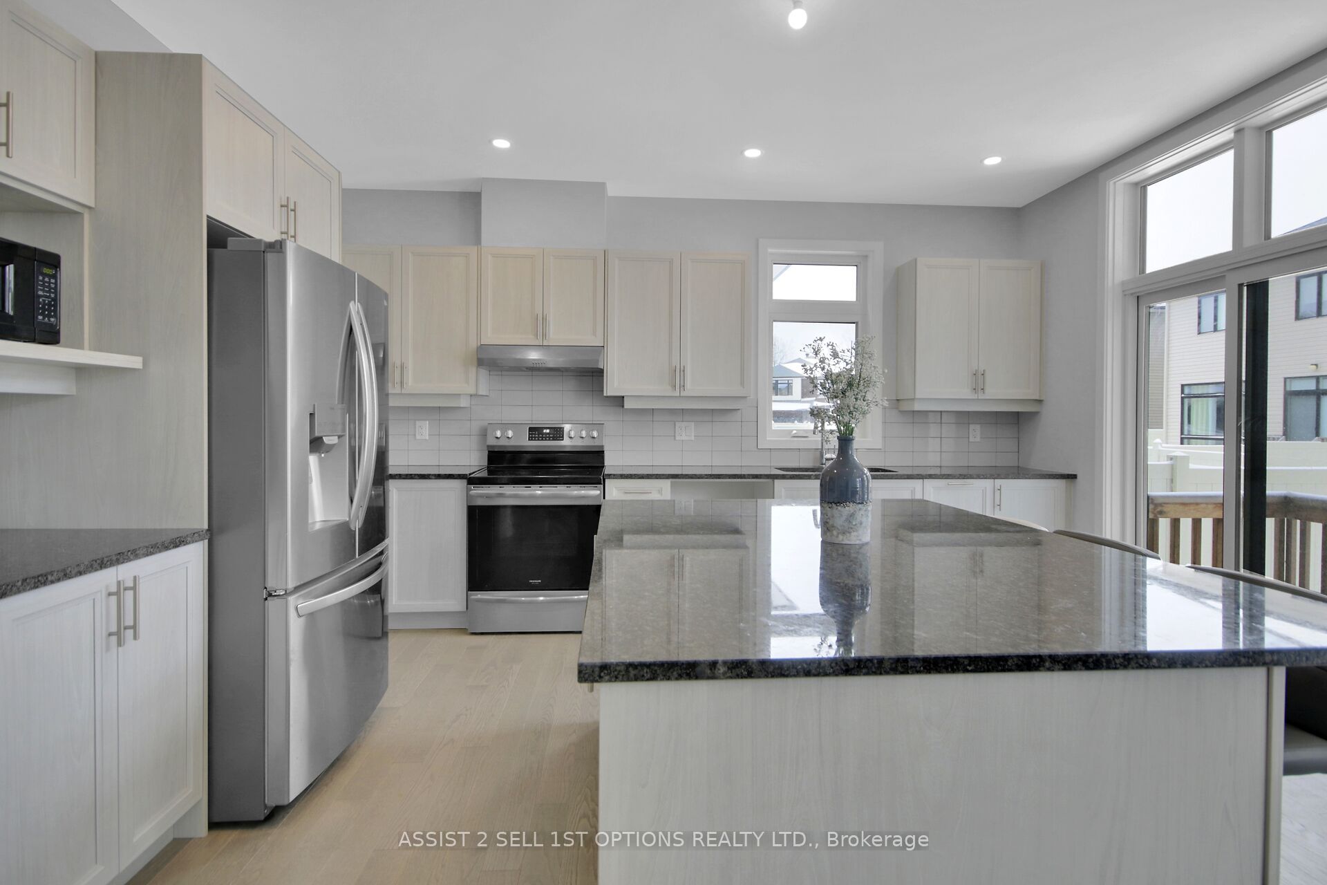 306 Whitham Cres Property Photo 14