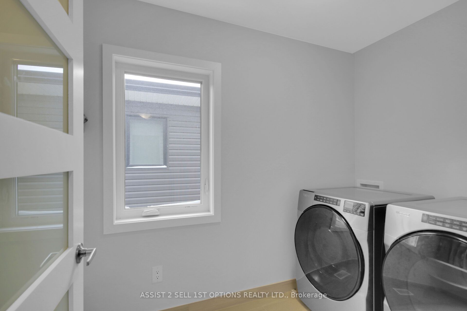 306 Whitham Cres Property Photo 24
