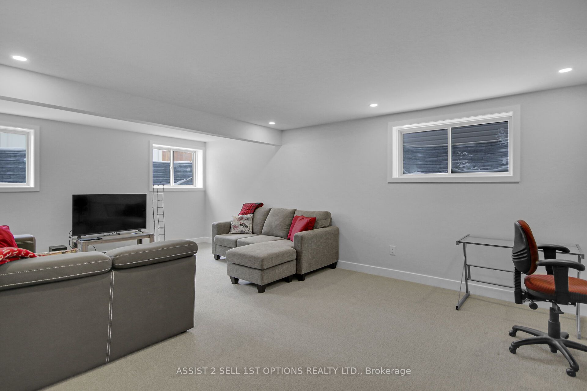 306 Whitham Cres Property Photo 27