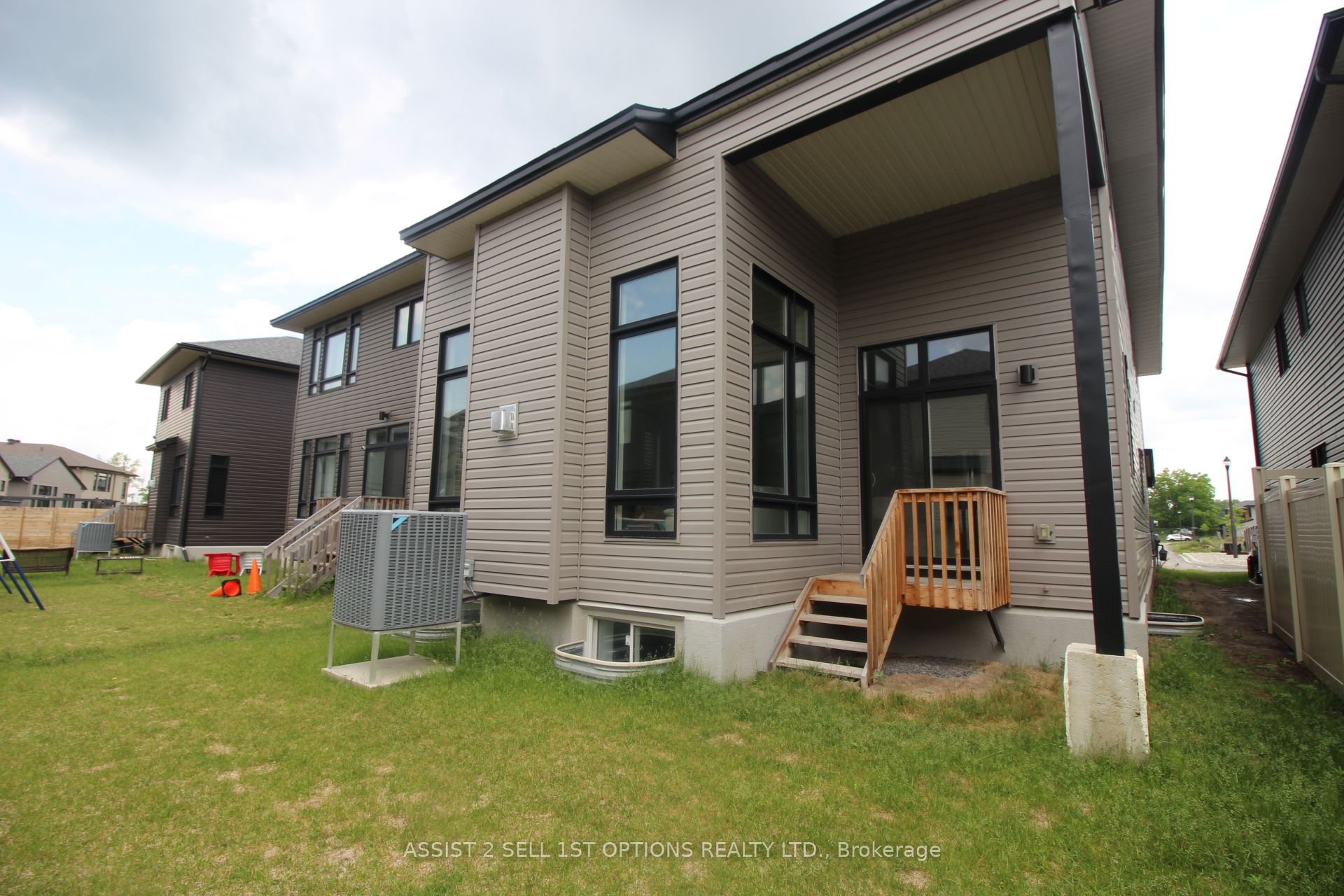 306 Whitham Cres Property Photo 32
