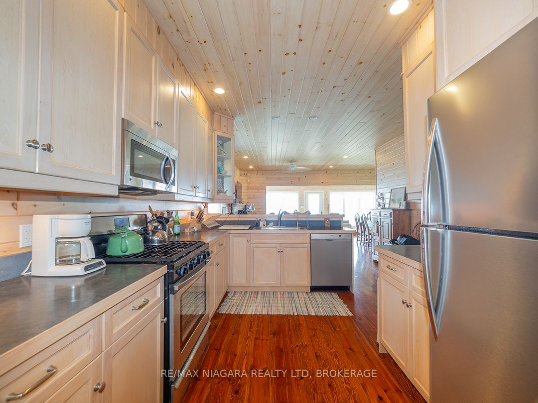 12895 Old Lake Shore Rd W Property Photo 4