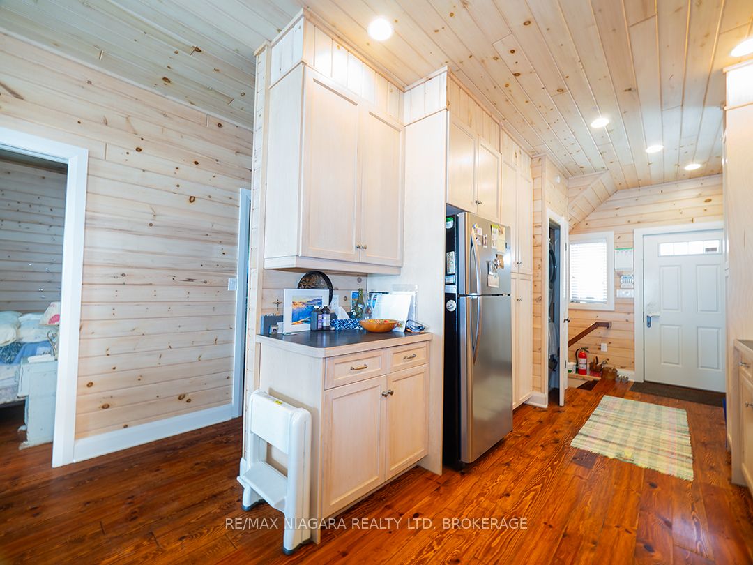 12895 Old Lake Shore Rd W Property Photo 13