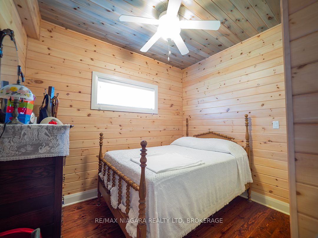 12895 Old Lake Shore Rd W Property Photo 14