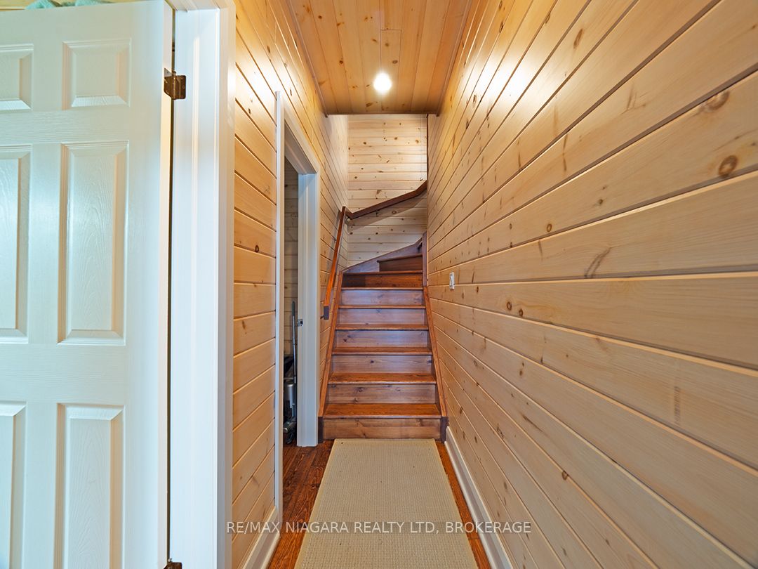 12895 Old Lake Shore Rd W Property Photo 19