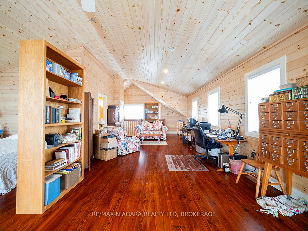 12895 Old Lake Shore Rd W Property Photo 20