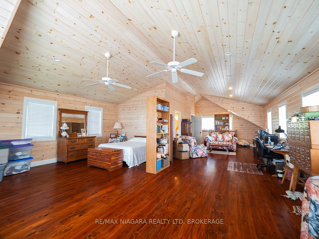 12895 Old Lake Shore Rd W Property Photo 25
