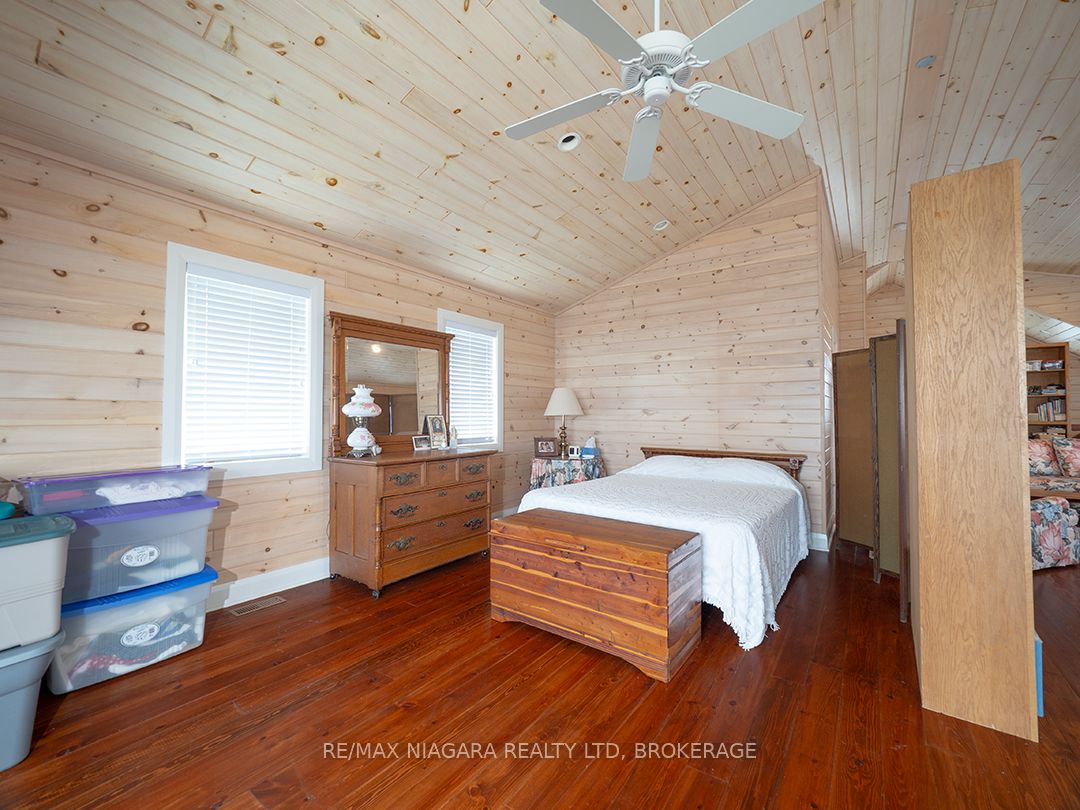12895 Old Lake Shore Rd W Property Photo 26
