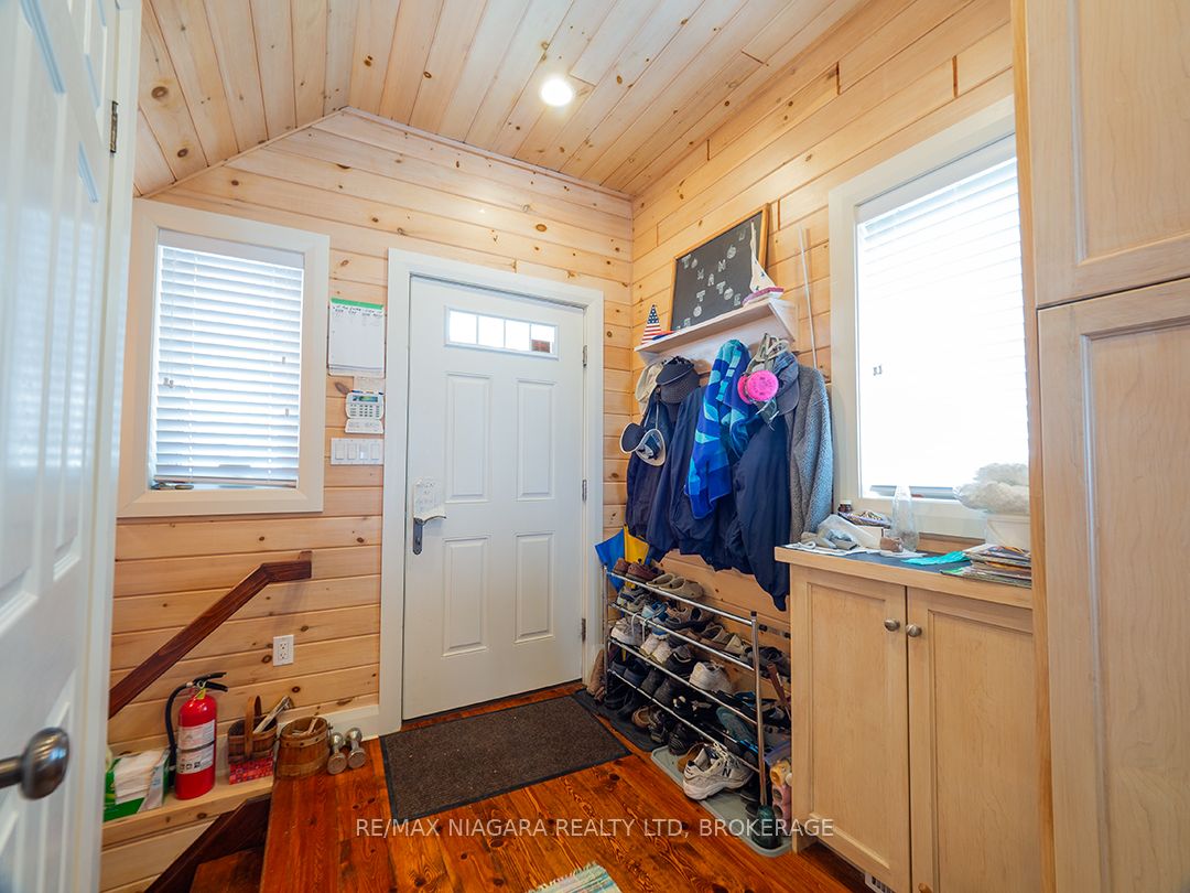 12895 Old Lake Shore Rd W Property Photo 28