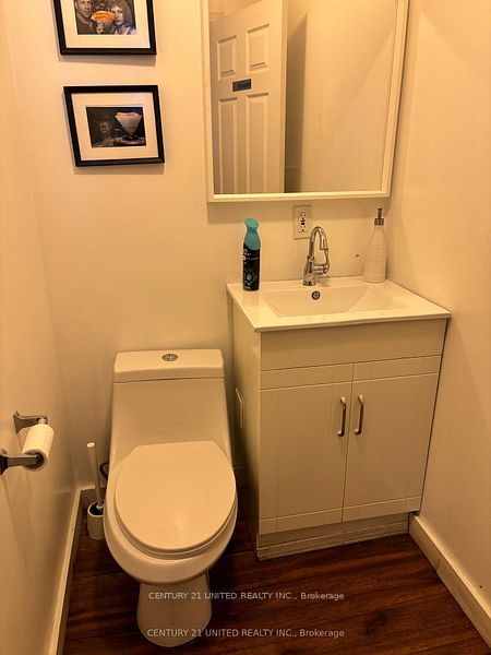 170 Hunter Street W Property Photo 4