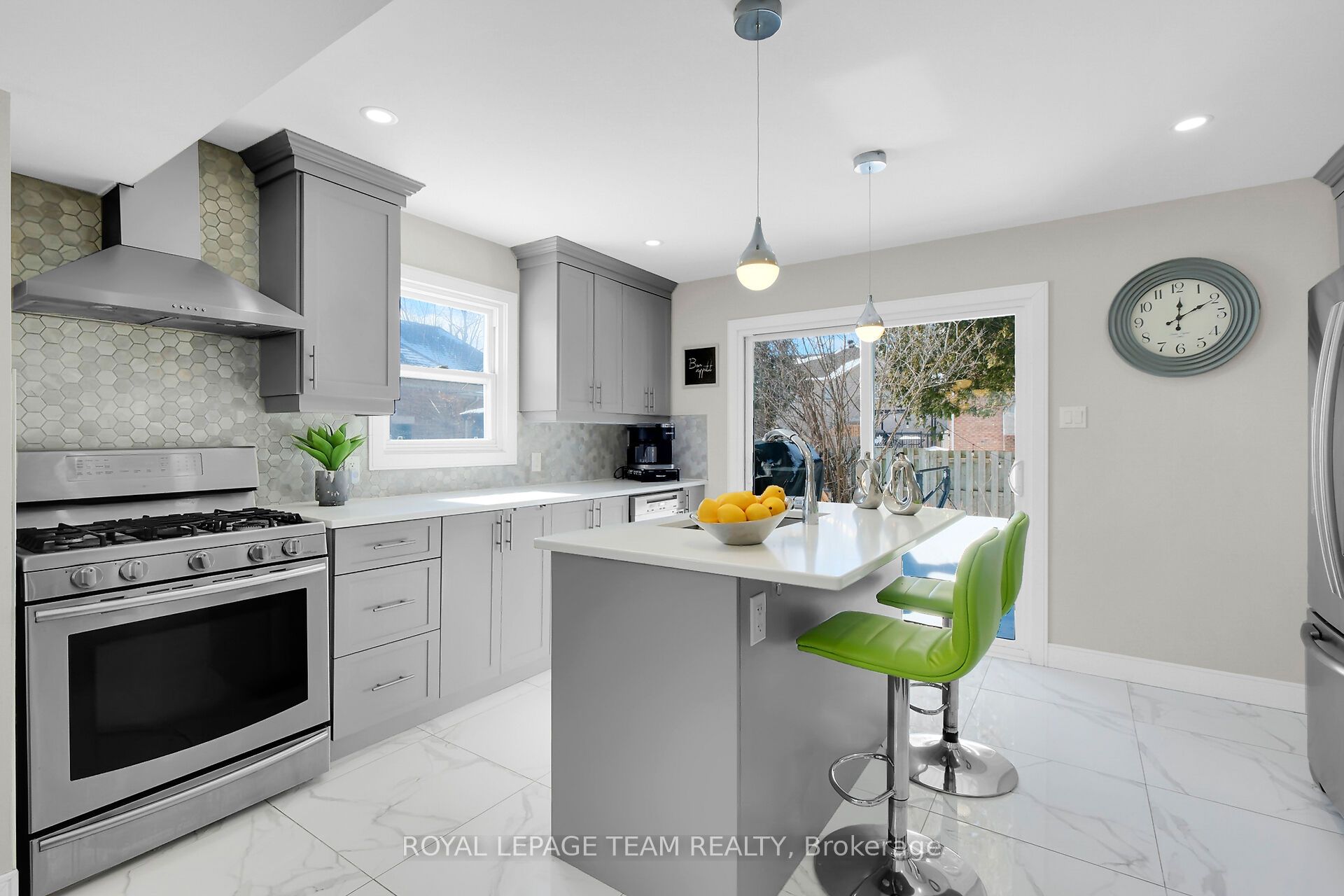 1107 Normandy Cres Property Photo 11