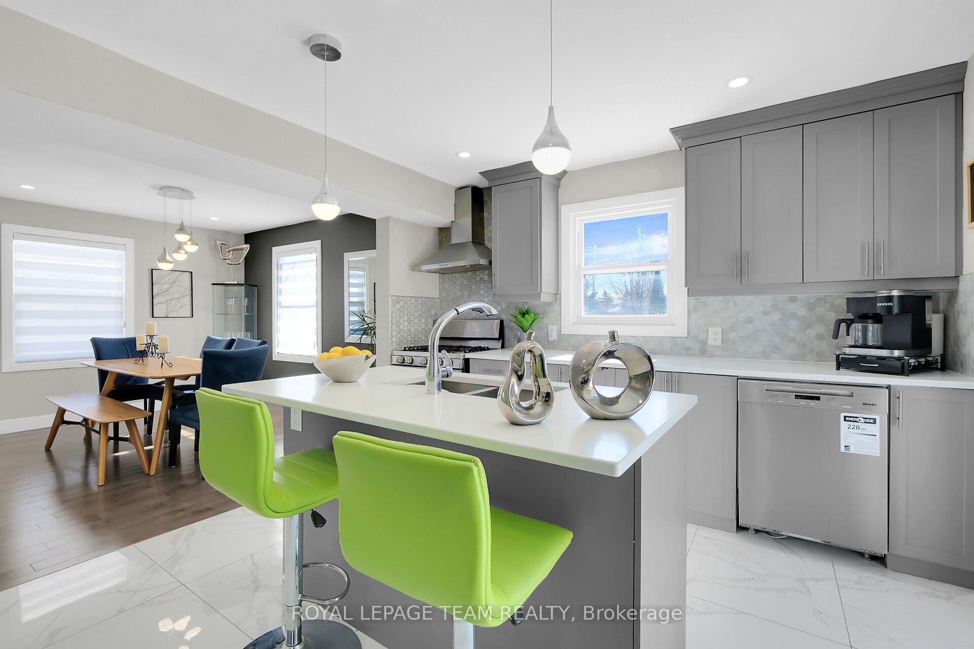 1107 Normandy Cres Property Photo 15