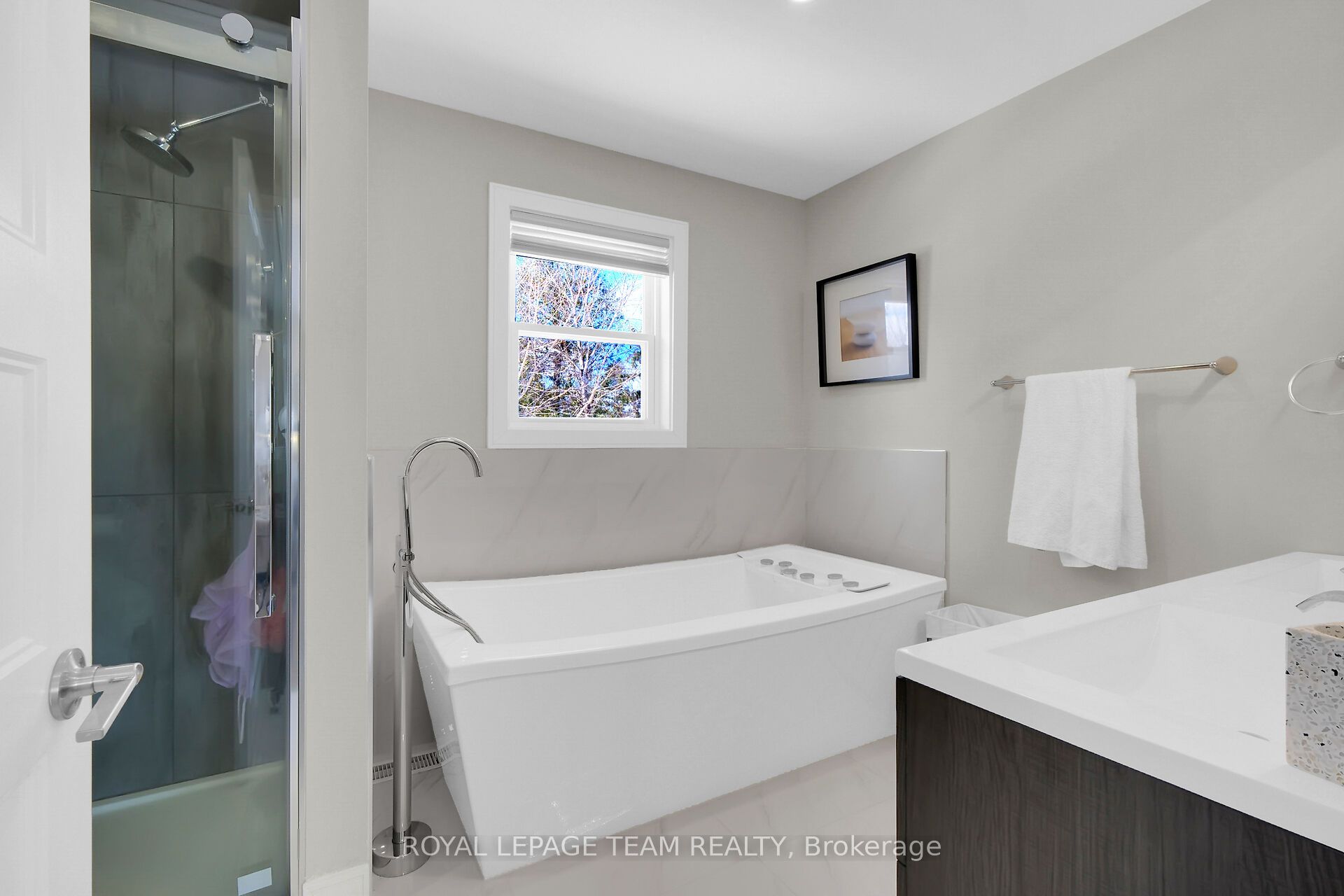 1107 Normandy Cres Property Photo 20