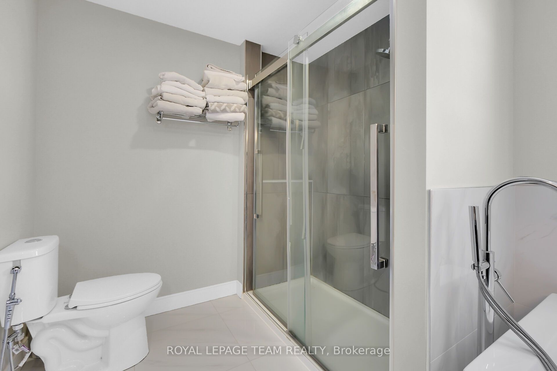 1107 Normandy Cres Property Photo 21