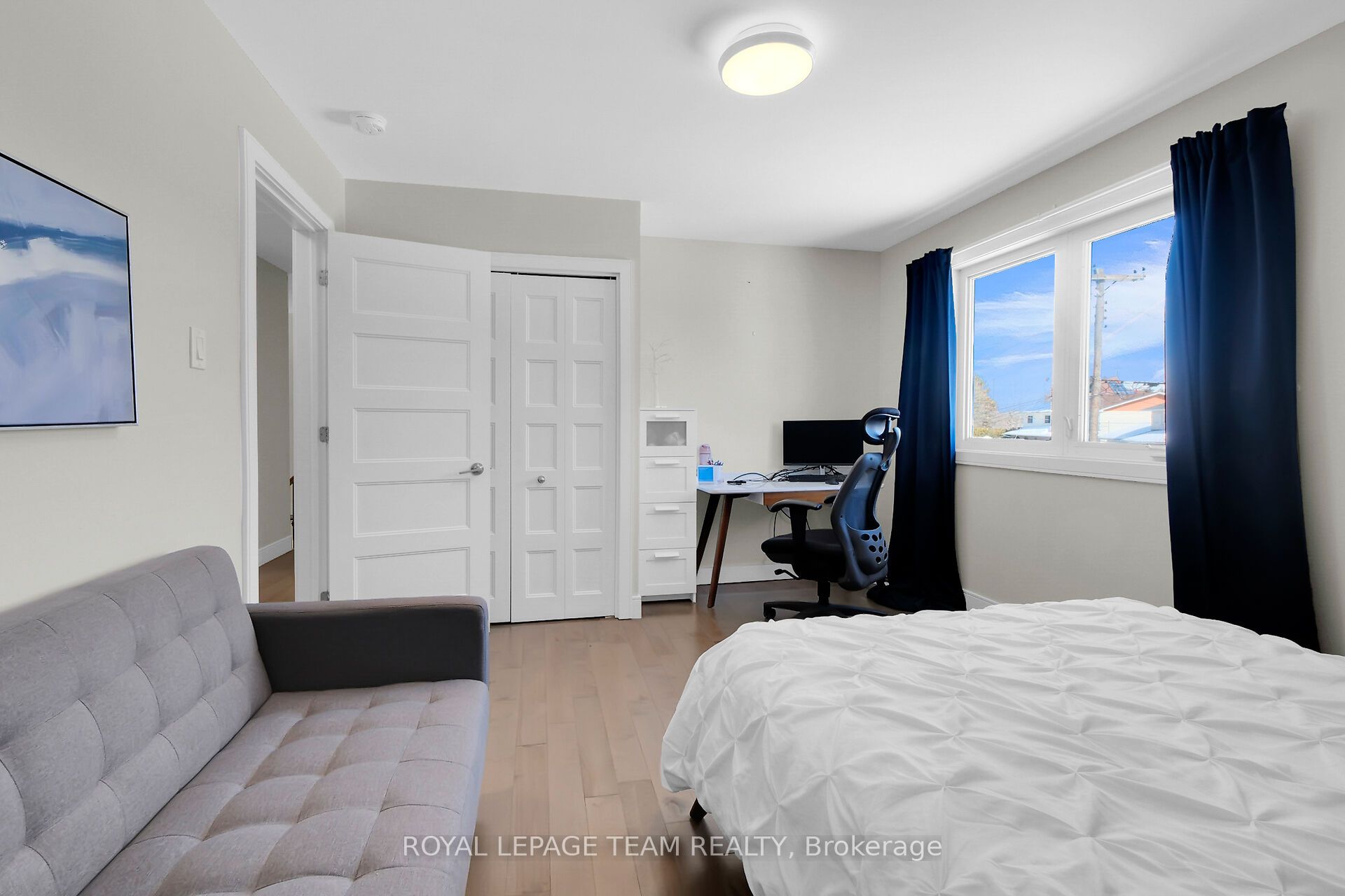 1107 Normandy Cres Property Photo 24