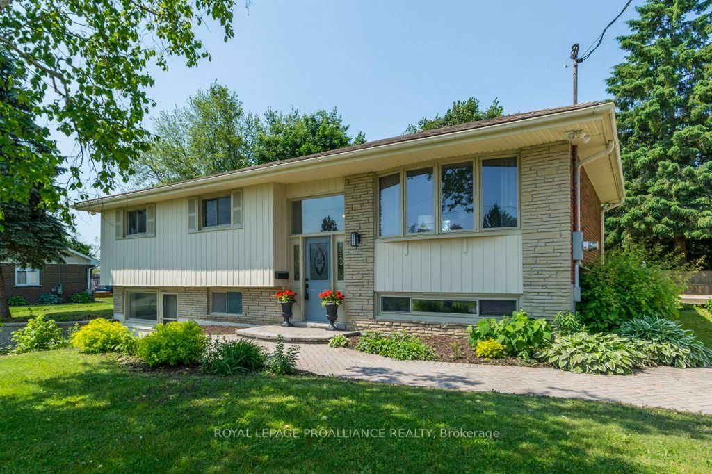 105 Colonial Road Property Photo 2