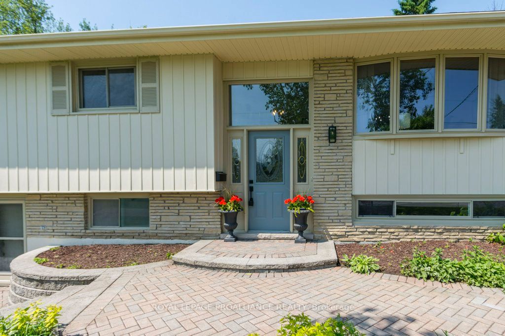 105 Colonial Road Property Photo 3