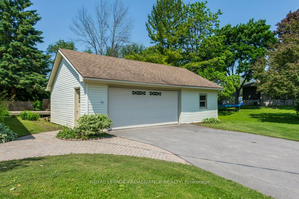 105 Colonial Road Property Photo 5