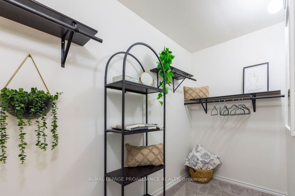 105 Colonial Road Property Photo 19