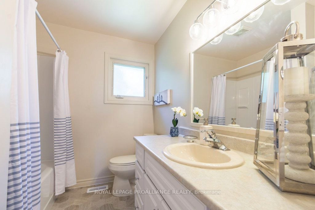 105 Colonial Road Property Photo 22
