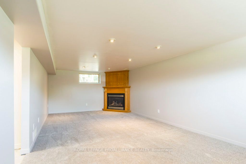 105 Colonial Road Property Photo 23
