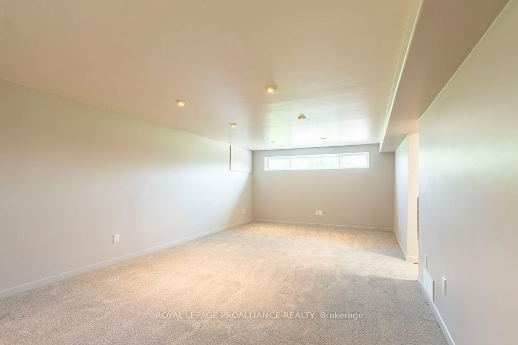 105 Colonial Road Property Photo 25