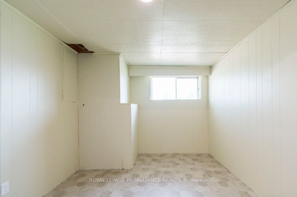 105 Colonial Road Property Photo 27