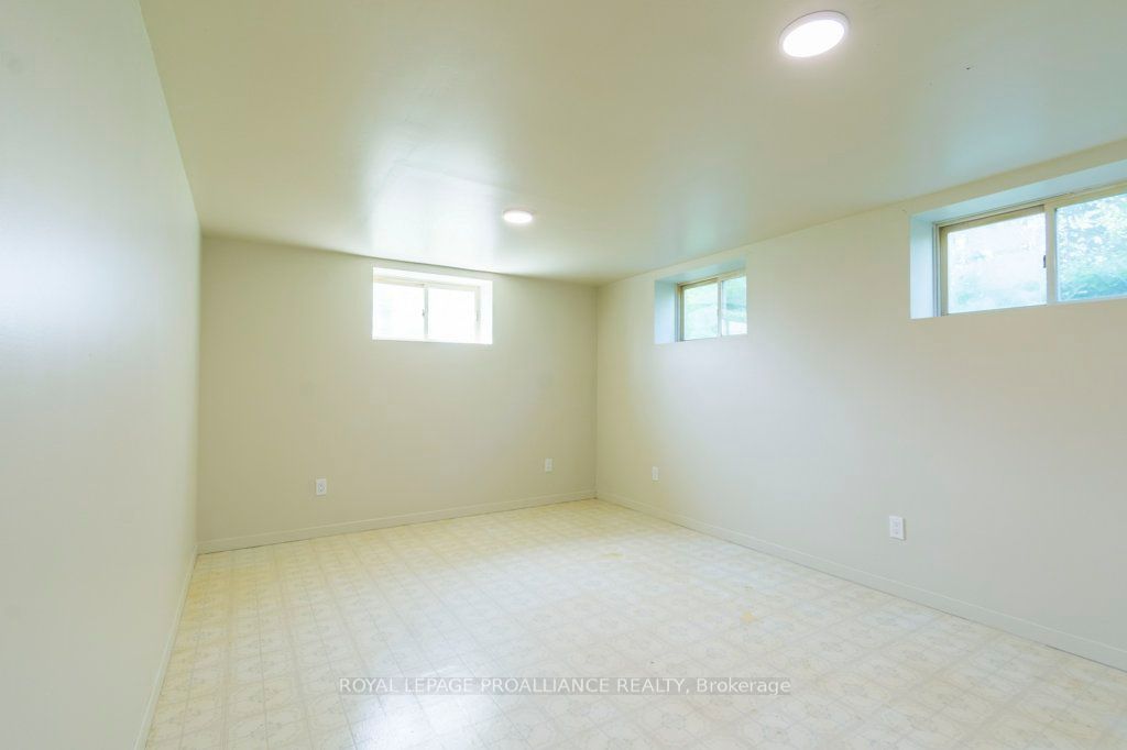 105 Colonial Road Property Photo 30