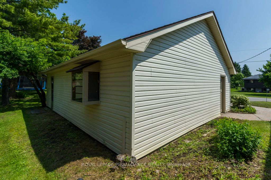 105 Colonial Road Property Photo 37