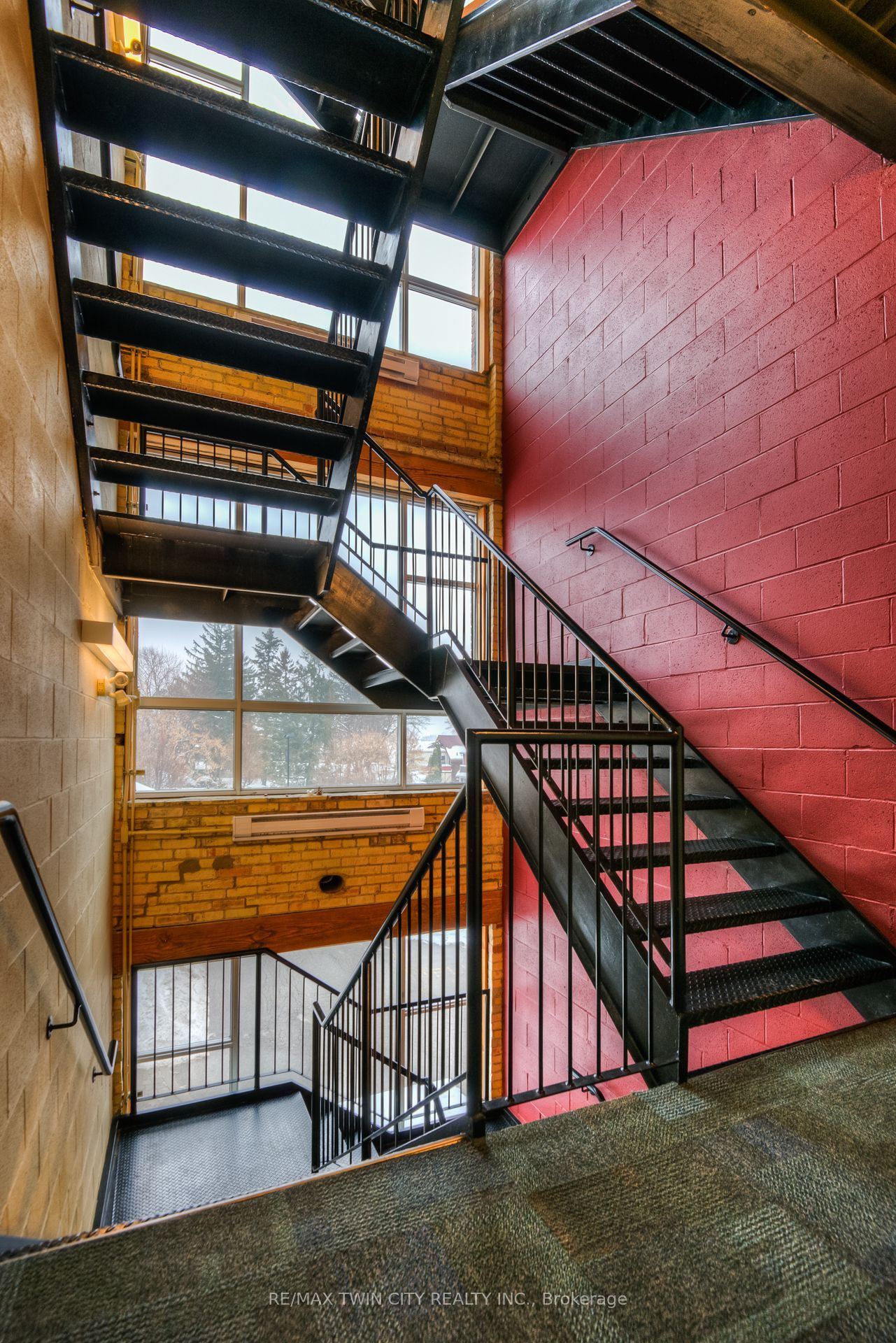 120 Mansion St Property Photo 3