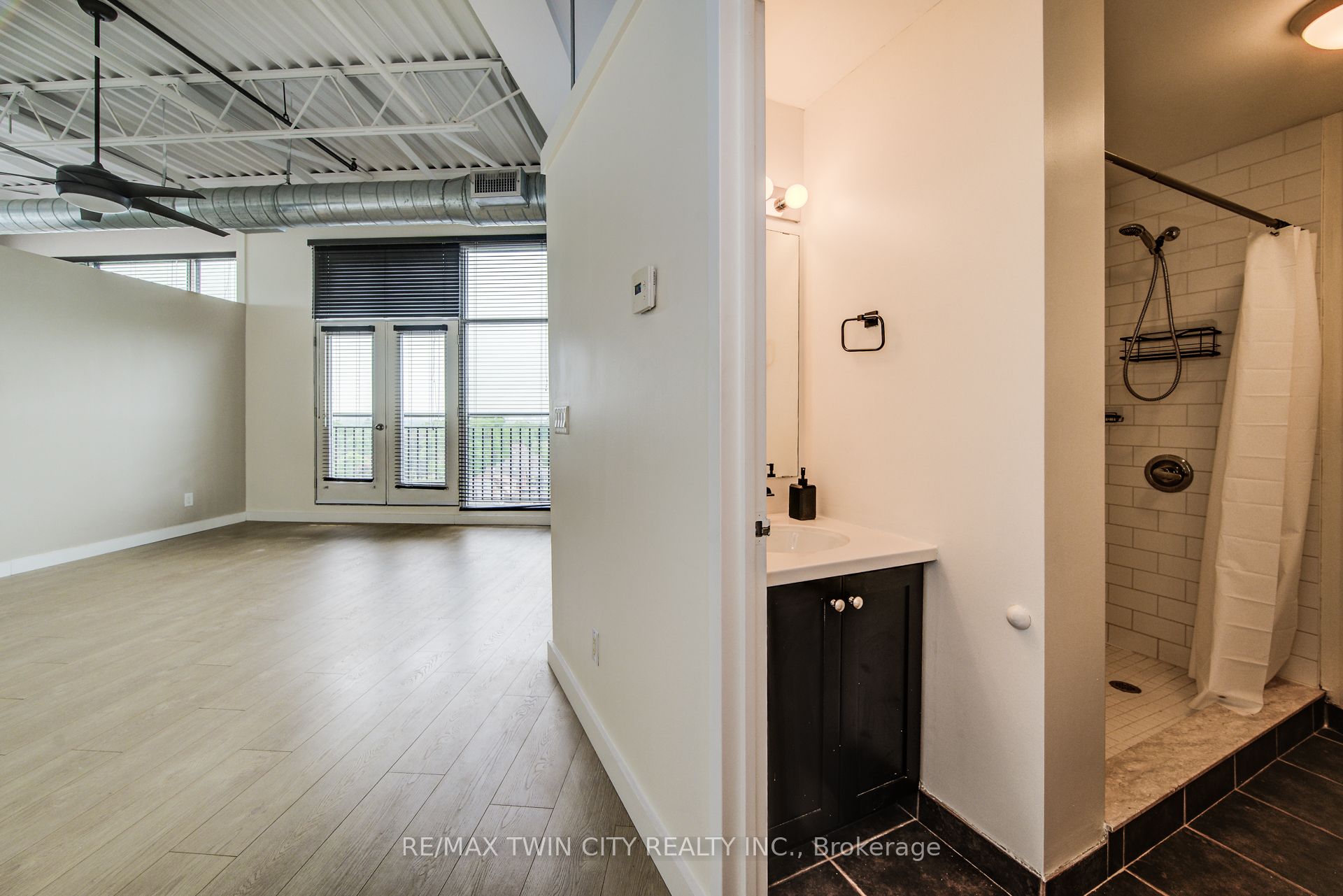 120 Mansion St Property Photo 5