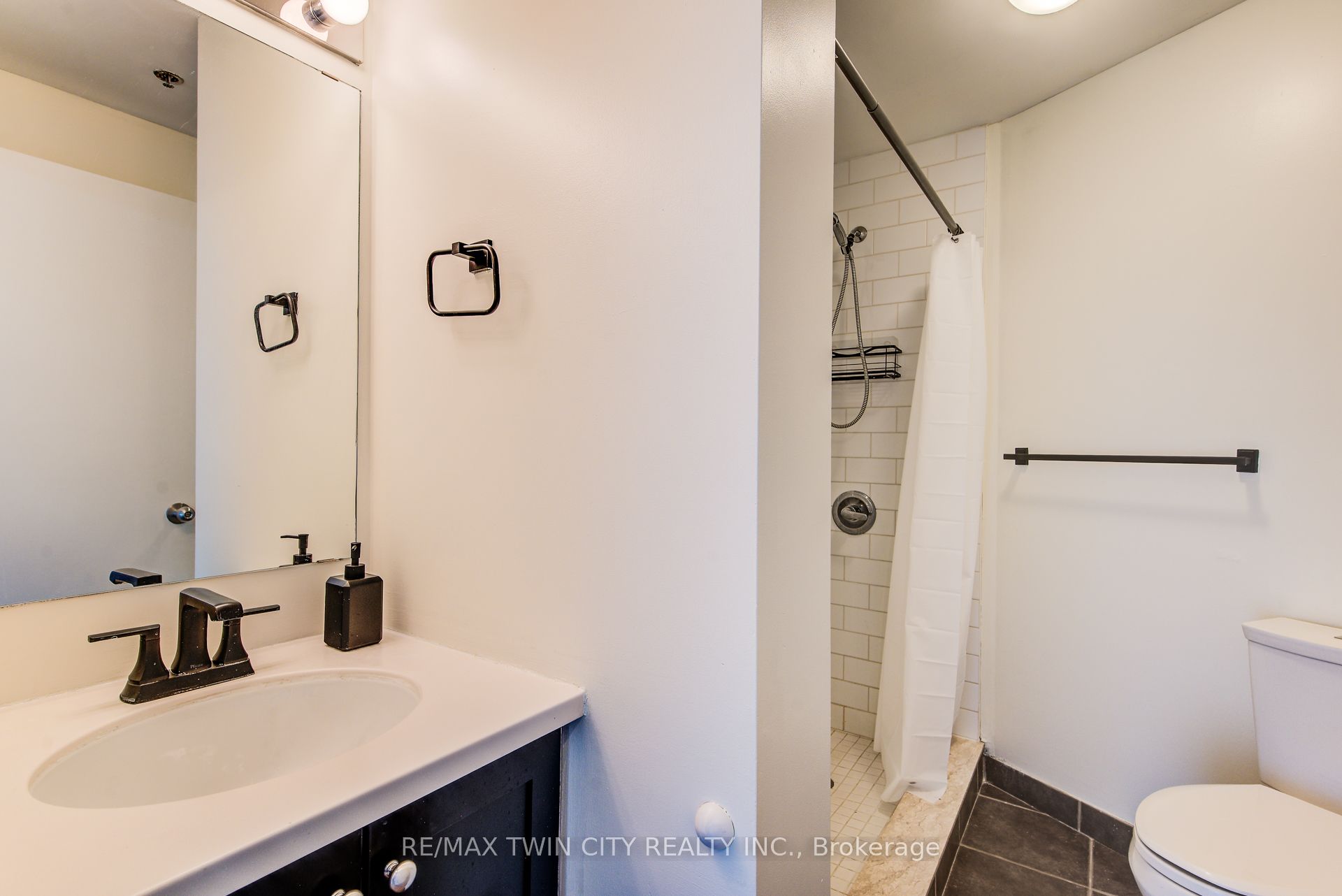 120 Mansion St Property Photo 6