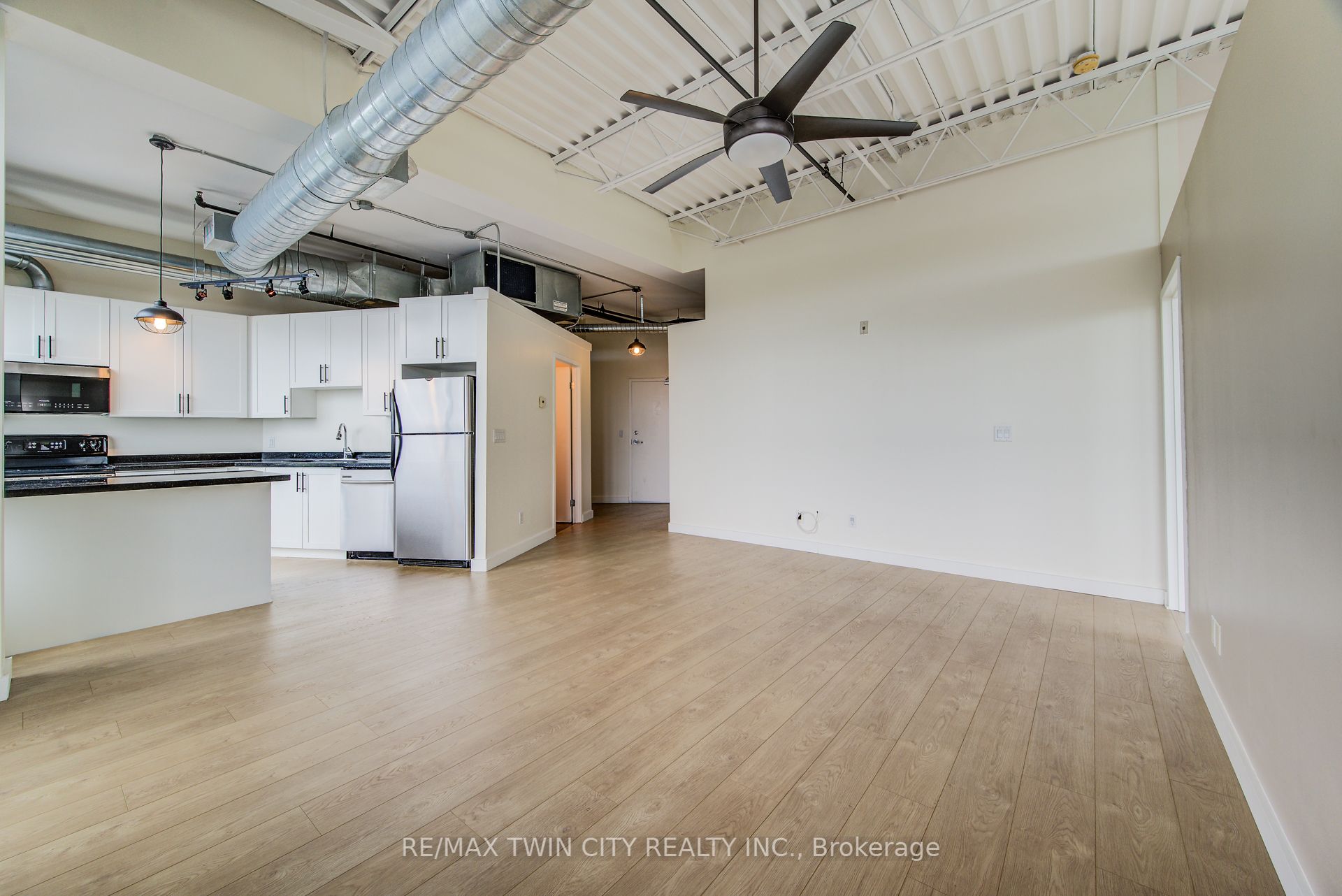 120 Mansion St Property Photo 8
