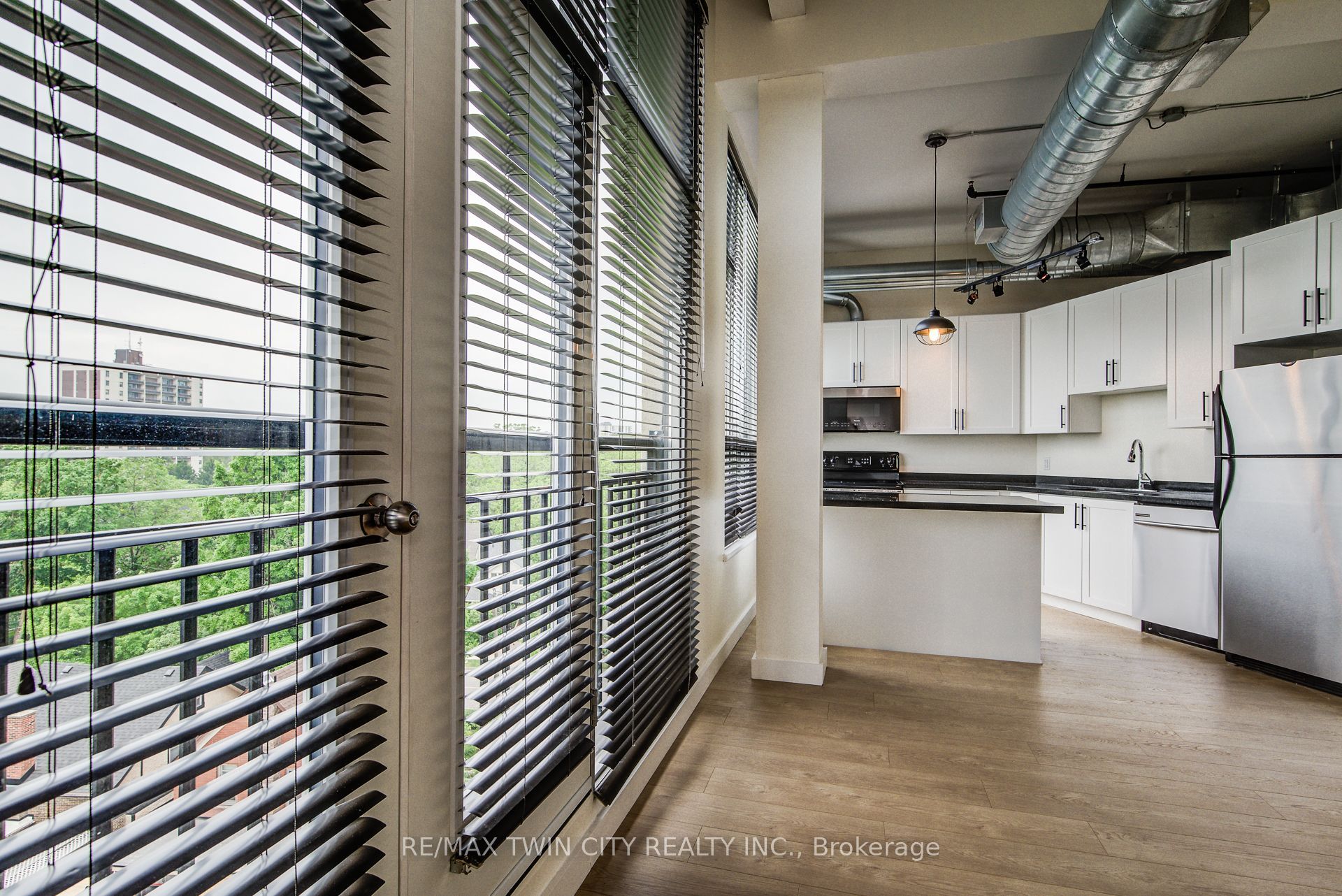 120 Mansion St Property Photo 9