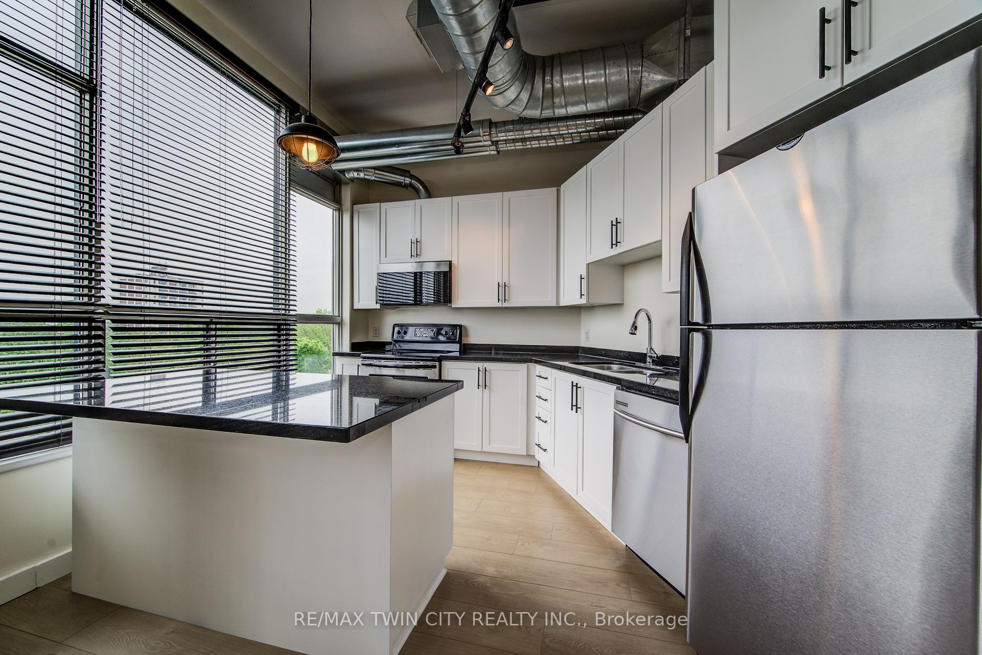 120 Mansion St Property Photo 12