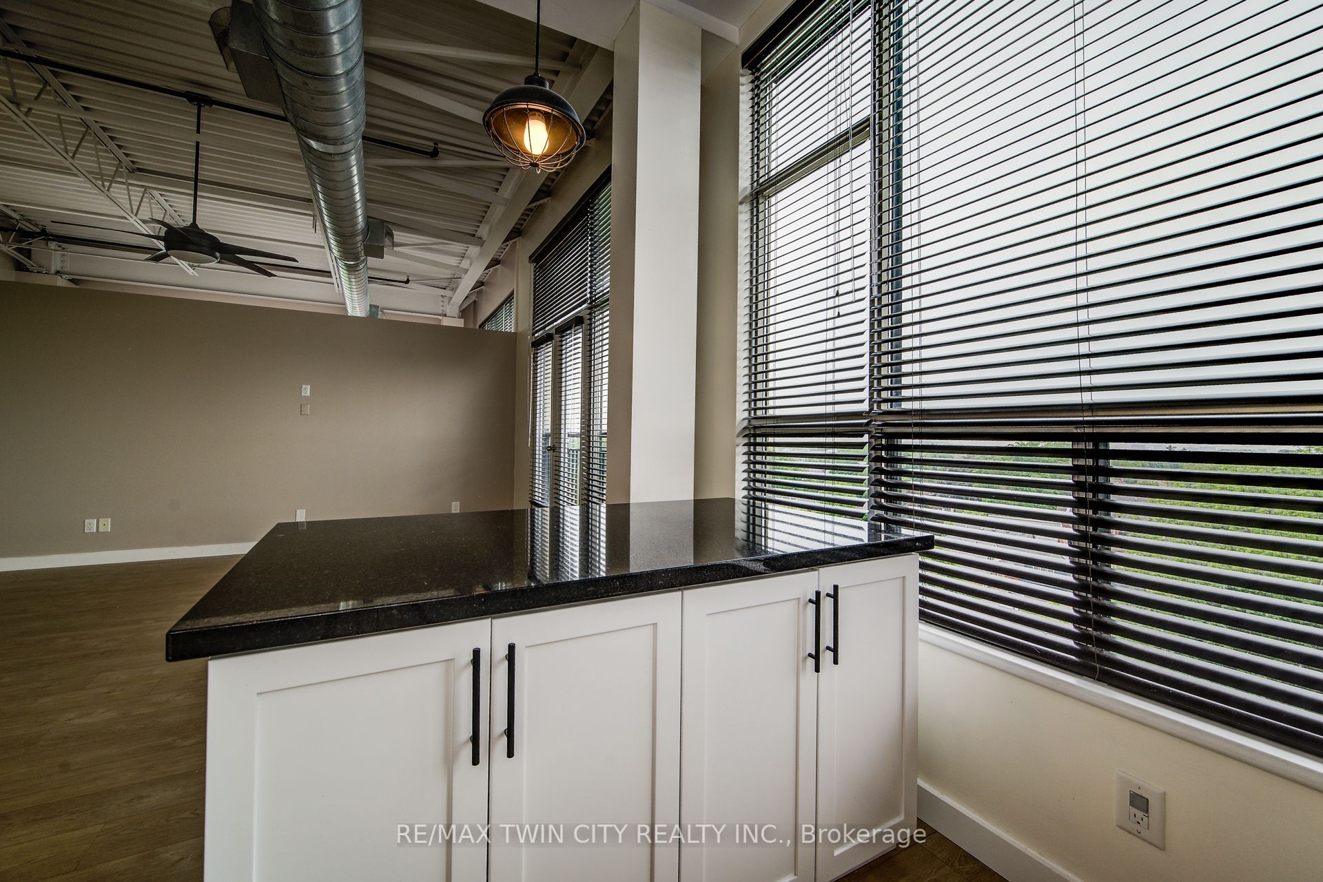 120 Mansion St Property Photo 14
