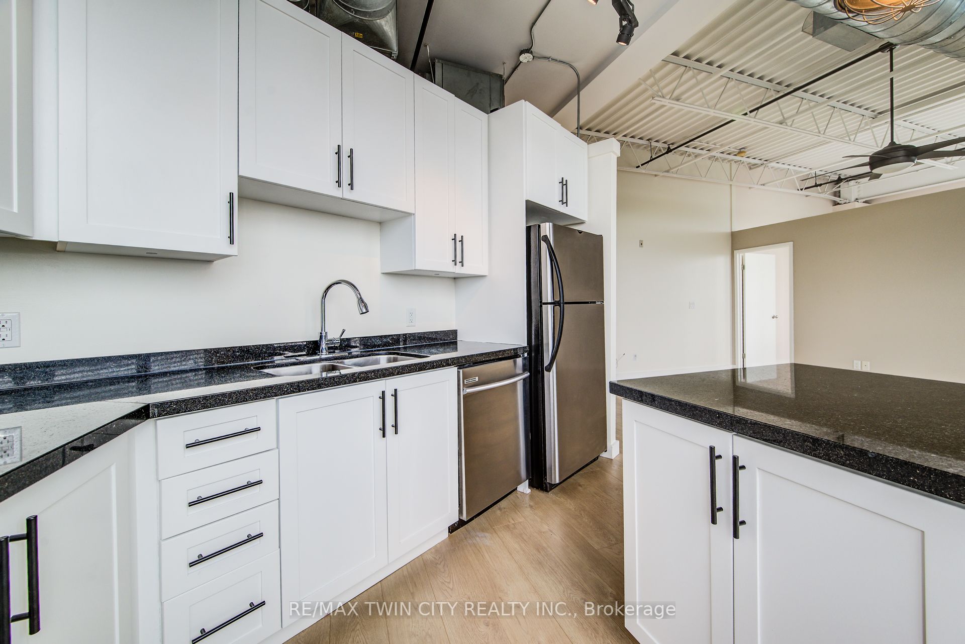 120 Mansion St Property Photo 15