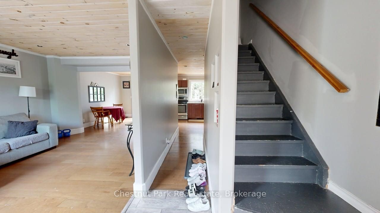 335 Wellington St N Property Photo 4